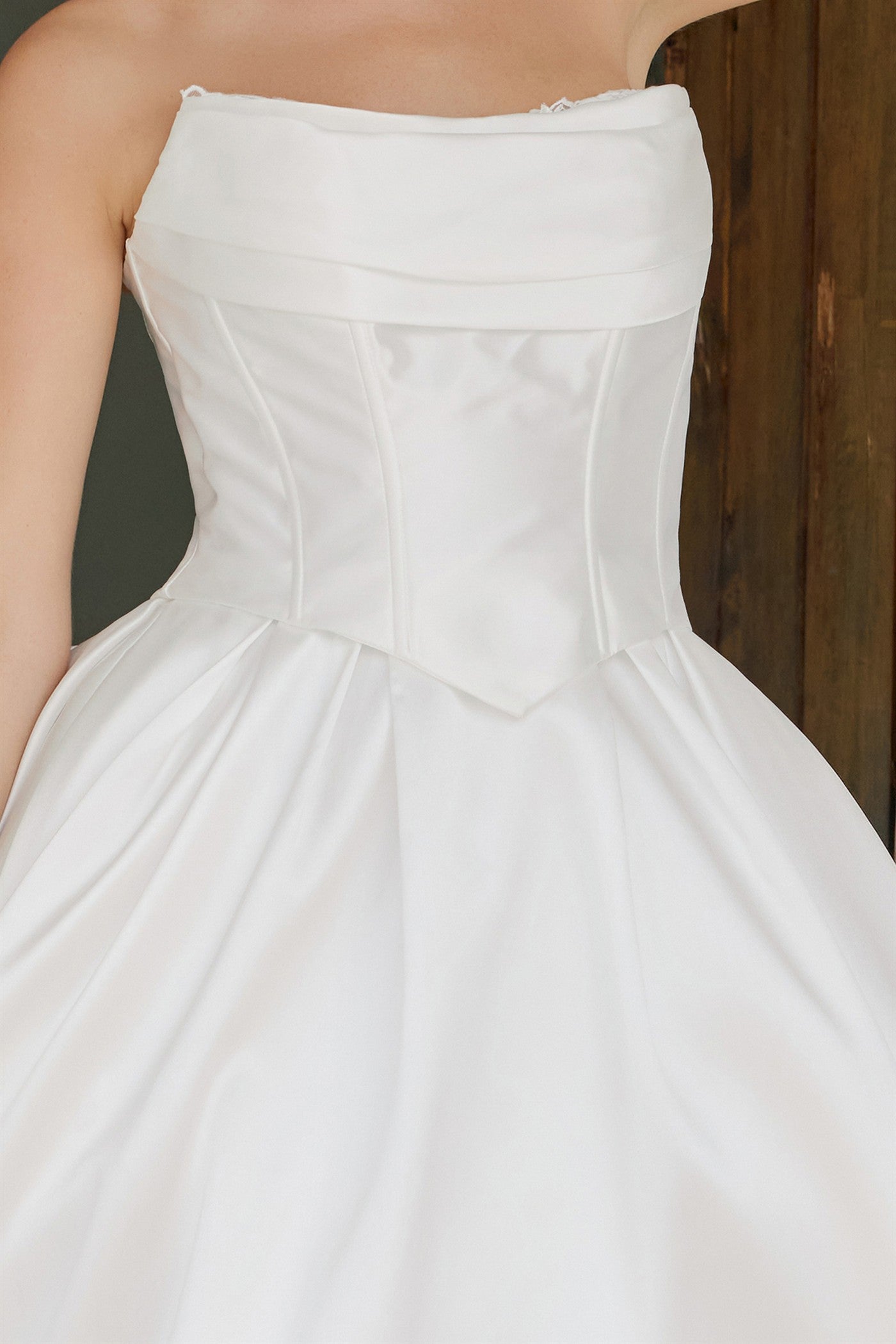 JE1073_WHITE_4935394