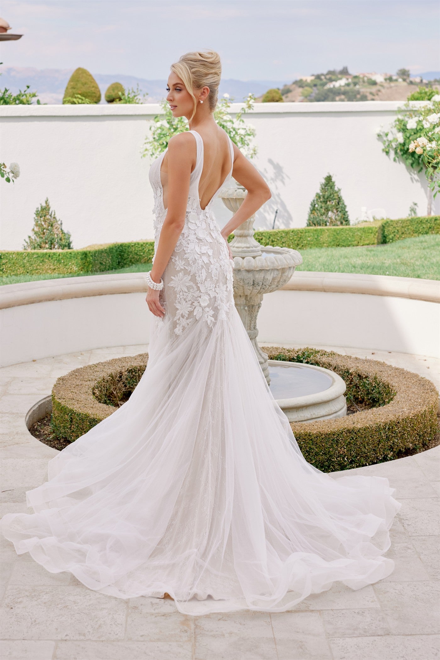 JE917_WHITENUDE_4964673