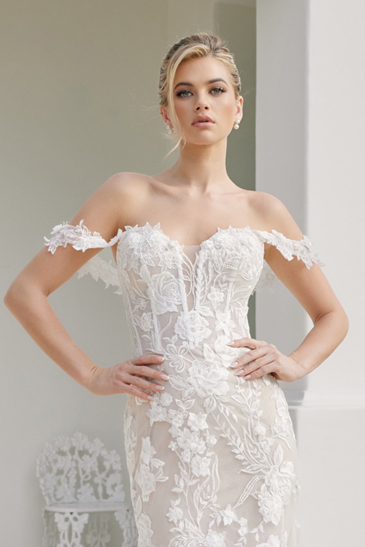 JE974_WHITENUDE_4964701