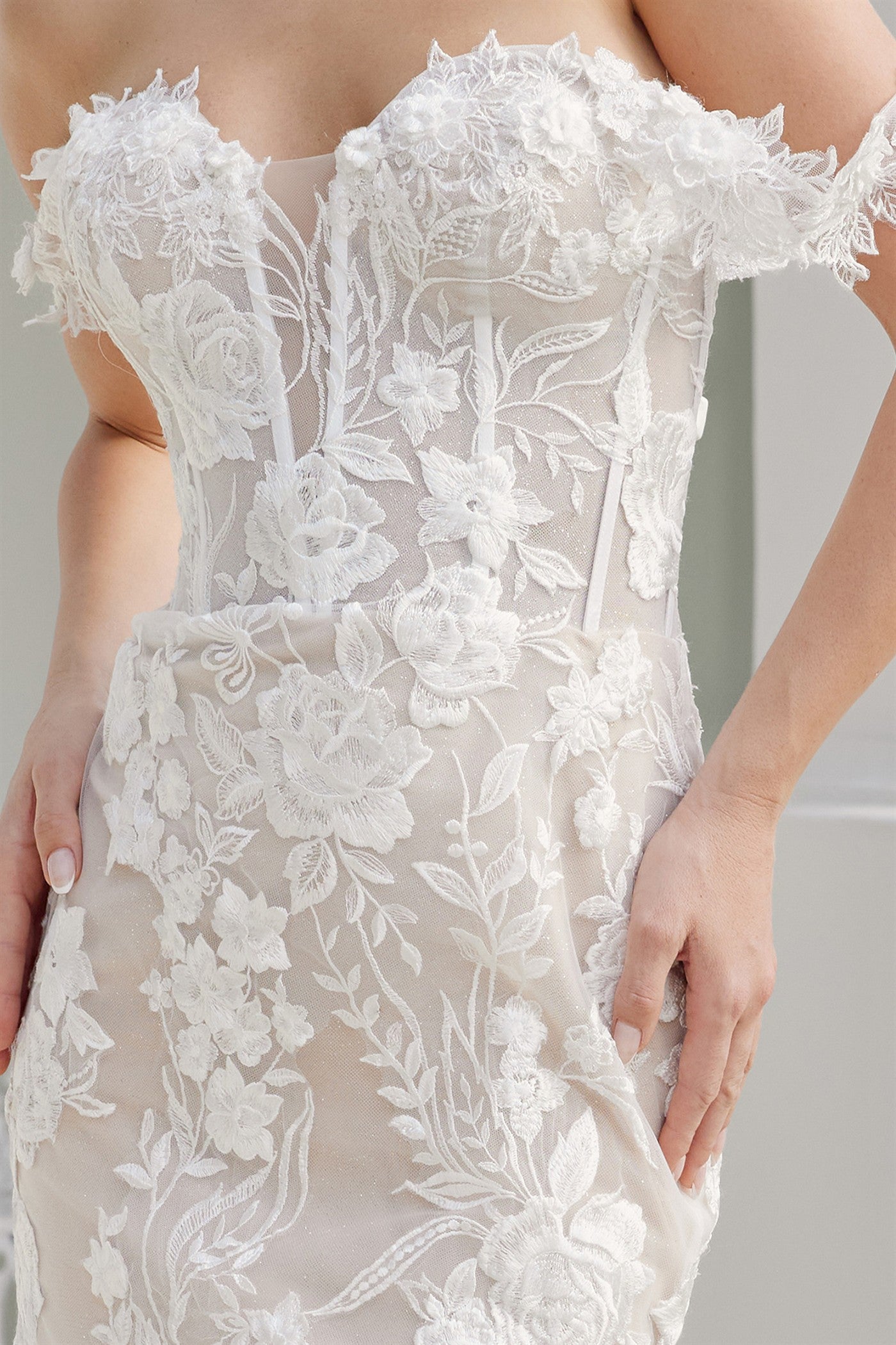 JE974_WHITENUDE_4964702