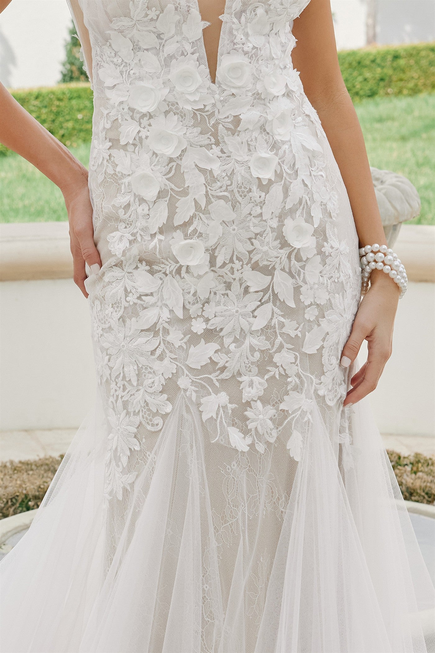 JE917_WHITENUDE_4964674