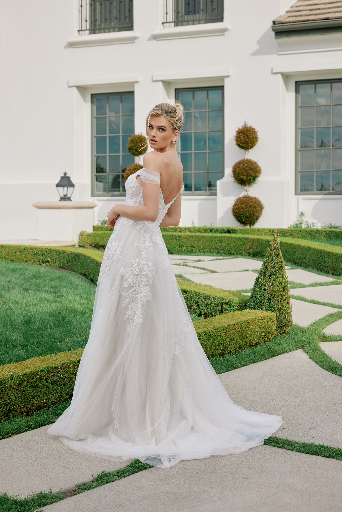 JE953_WHITENUDE_4964696