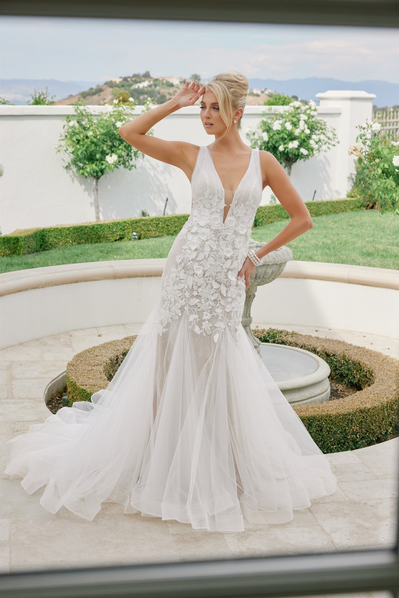 JE917_WHITENUDE_4964671