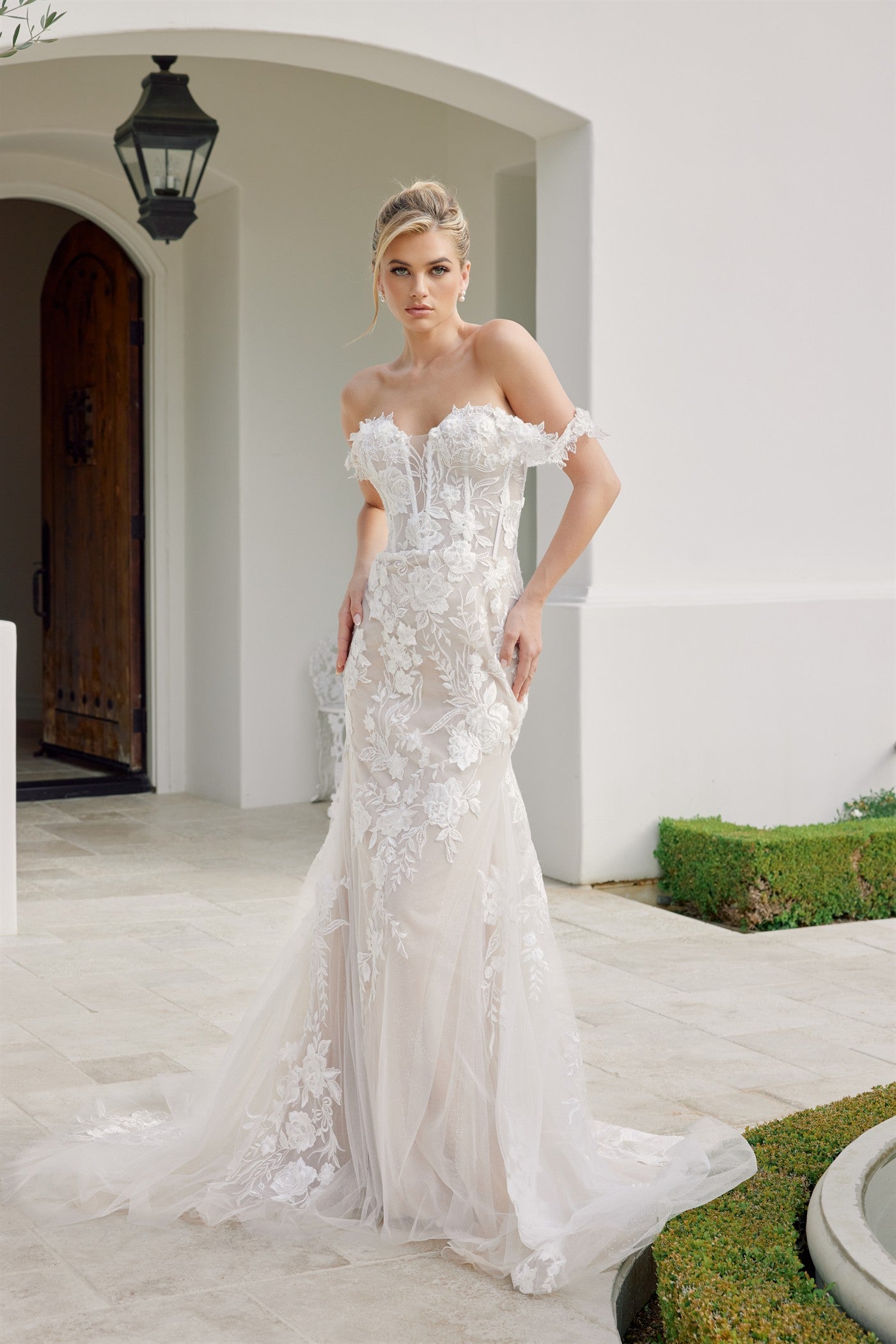 JE974_WHITENUDE_4964699