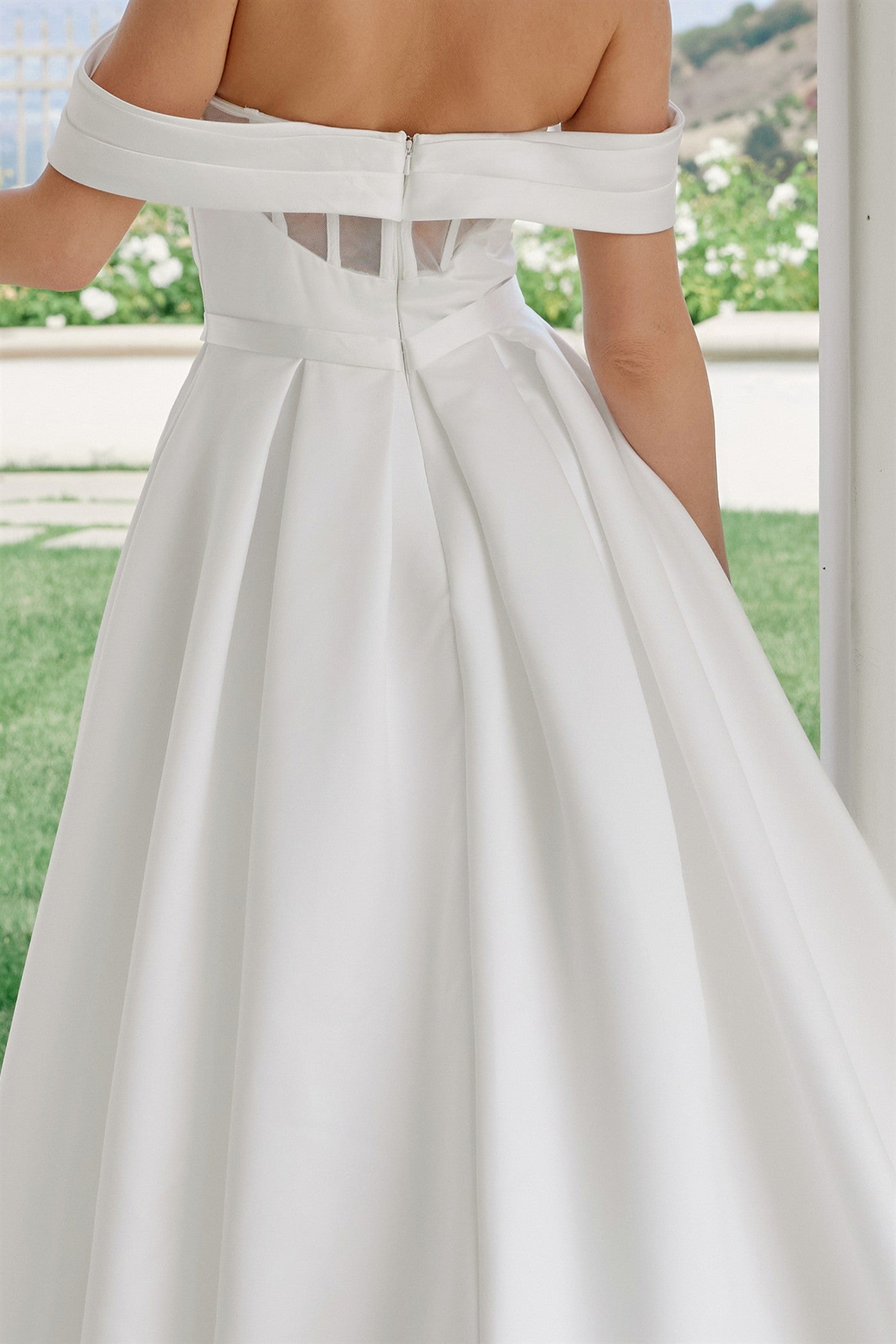 JE1016_WHITE_4964651